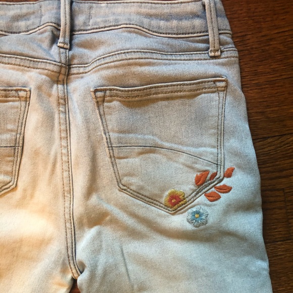 DRIFTWOOD light washed Skinny Jeans with Floral Embroidery - Picture 3 of 7